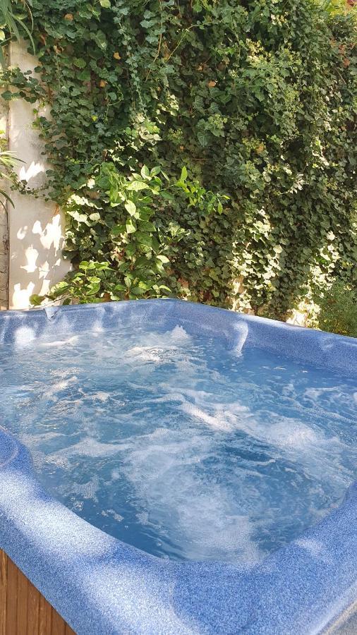 Le 4 Feuilles En.Camargue Hotel Bernis Exterior foto